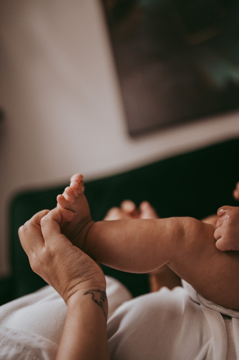 fotografisanje beba kod kuce, porodicno fotografisanje, fotografisanje dece, mama i beba, prve dane sa bebom, kozmetika za bebe, poklon za decu, soba za bebu, decija garderoba, majcinstvo, nega novorodjenceta, priprema za porodjaj, nega beba, dojenje