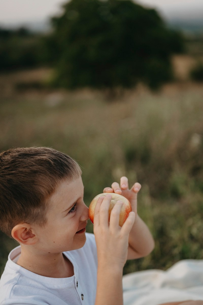Basici / porodicno fotografisanje u prirodi. Deciji i porodicni fotograf u Beogradu Oksana Skendzic