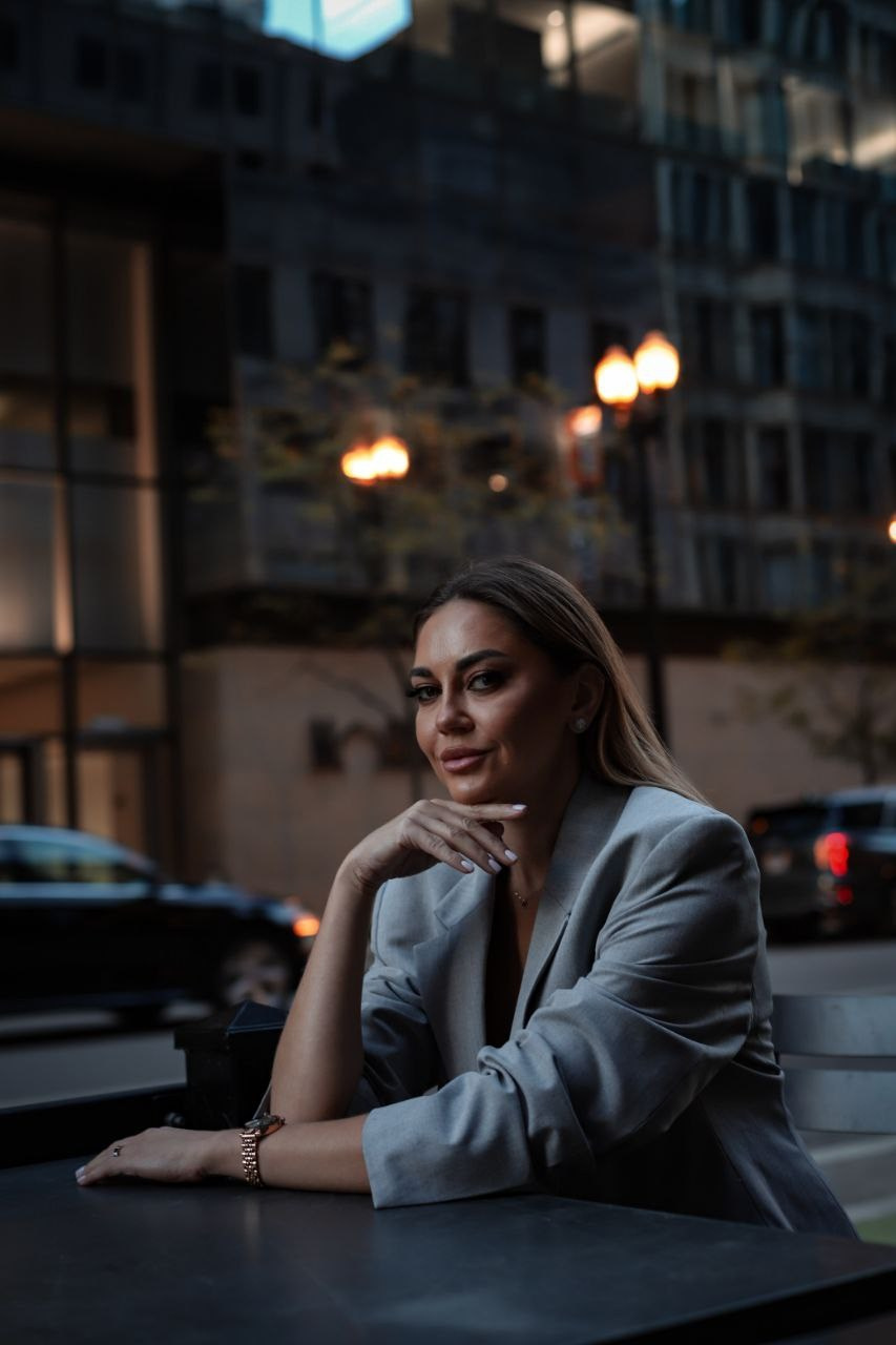 Street shoot with Yulia. VALERIIA VIUNOVA individual shooting\love story\event\brand