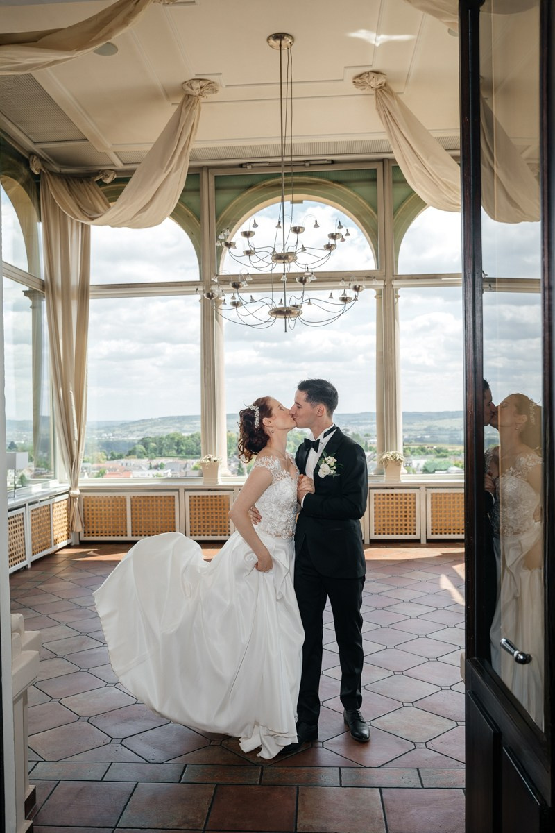 Wedding at Burg Schwarzenstein in Geisenheim. Wedding photographer & videographer in Germany and Frankfurt | Denis Mirosnik