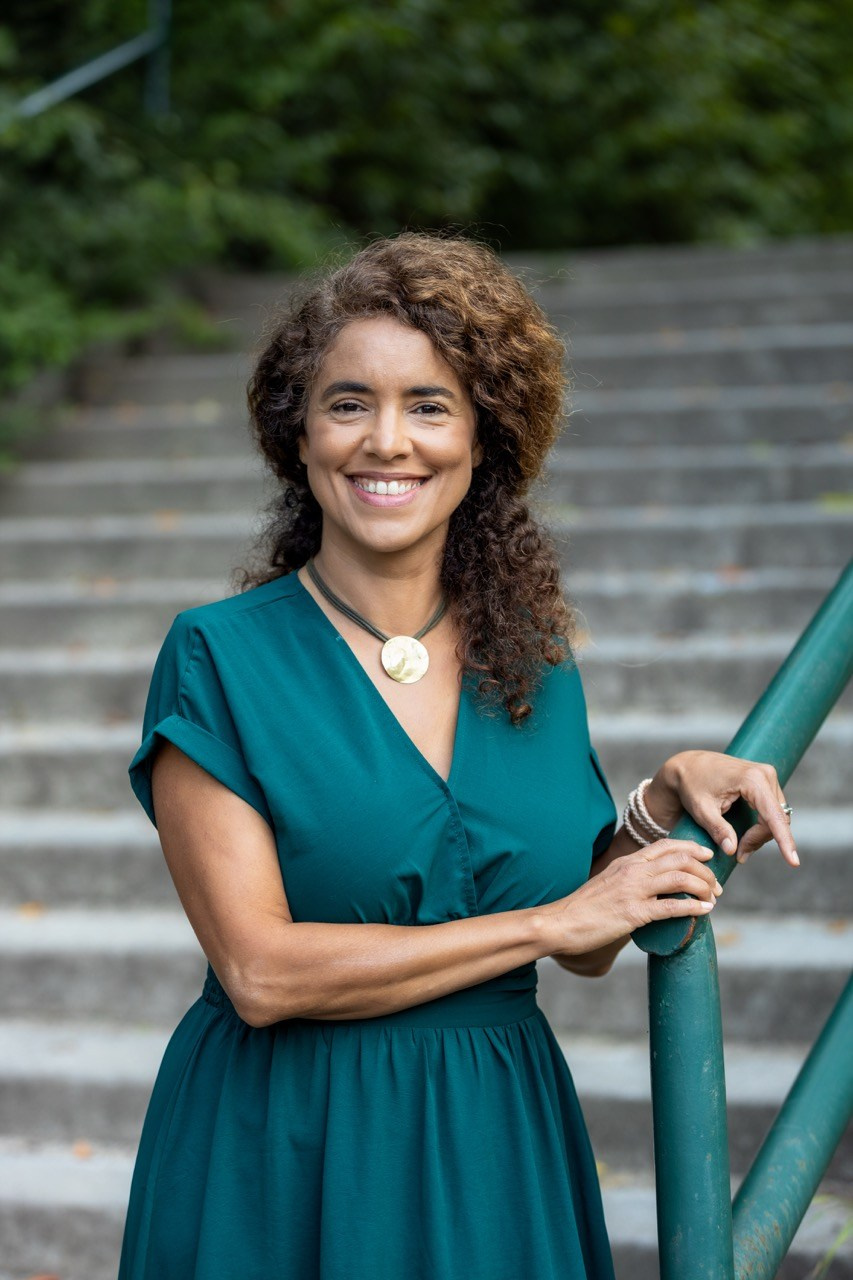 Portrétní fotografka Praha. Dana Lišková — Empathetic Photographer | Introspective Artist |Neurodivergent Coach | Founder of Artepy.cz