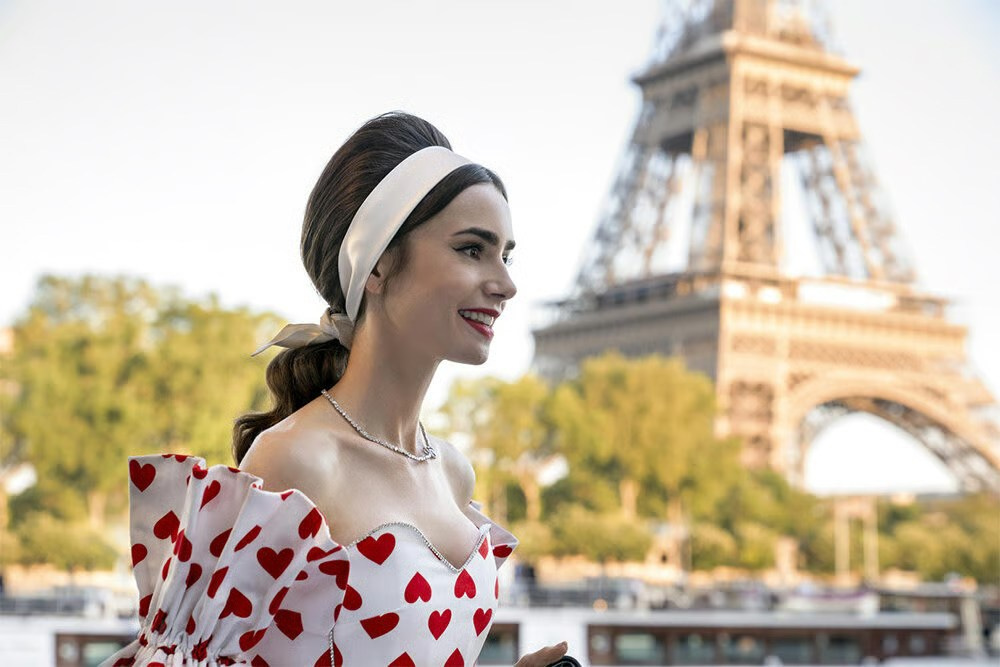 Emily in Paris Photoshoot in Paris 2026. Photographe à Paris