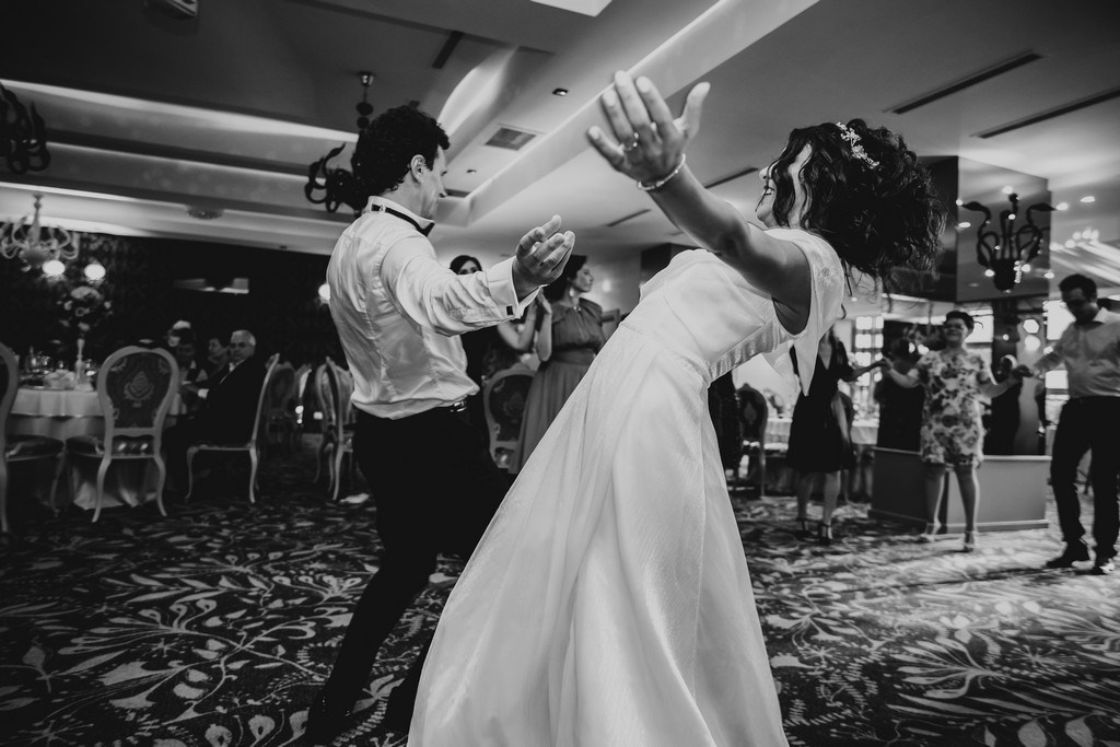 Isil si Radu by Fotograf nunta Iasi — Eduard Schiopu