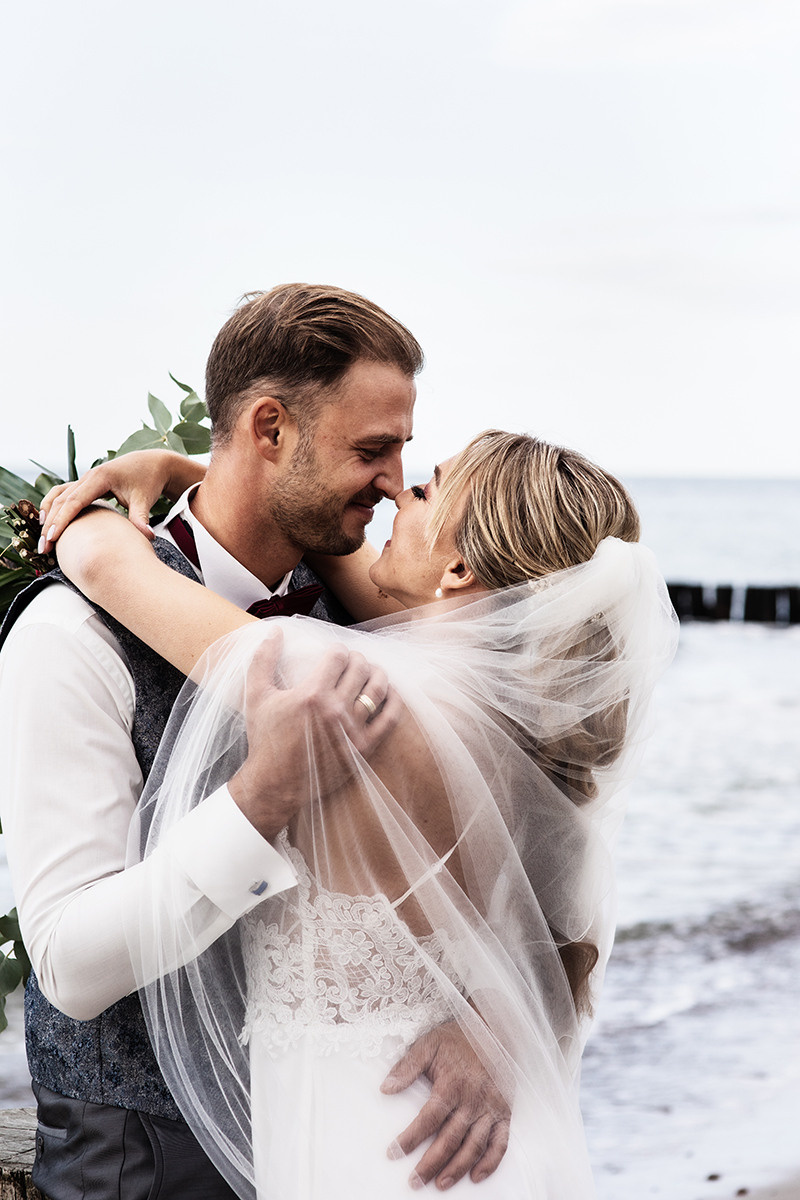 Brautpaar Foto Shooting am Strand