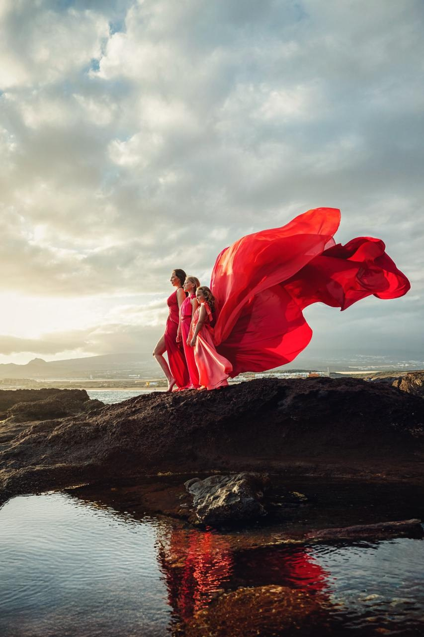 Sesión con vestido volador en Tenerife. Fotógrafa de familias, bodas, comuniones, newborn, premamá en Tenerife | Sesiones con vestidos voladores | Tania Bonnet