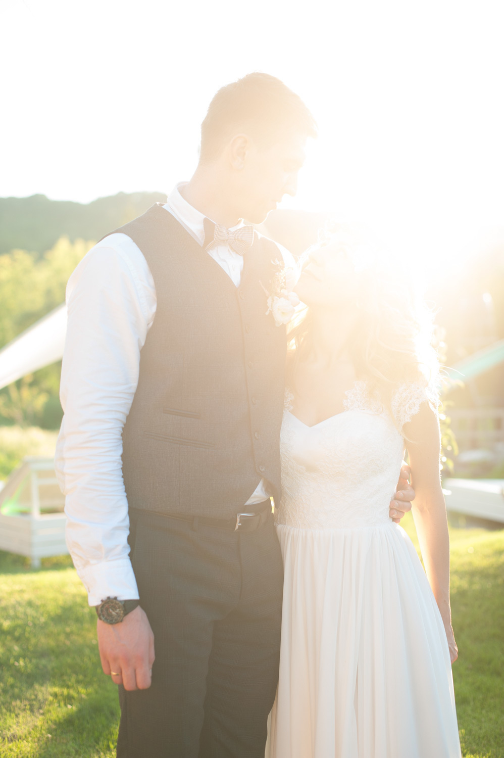 Bride and groom in the bright sun.