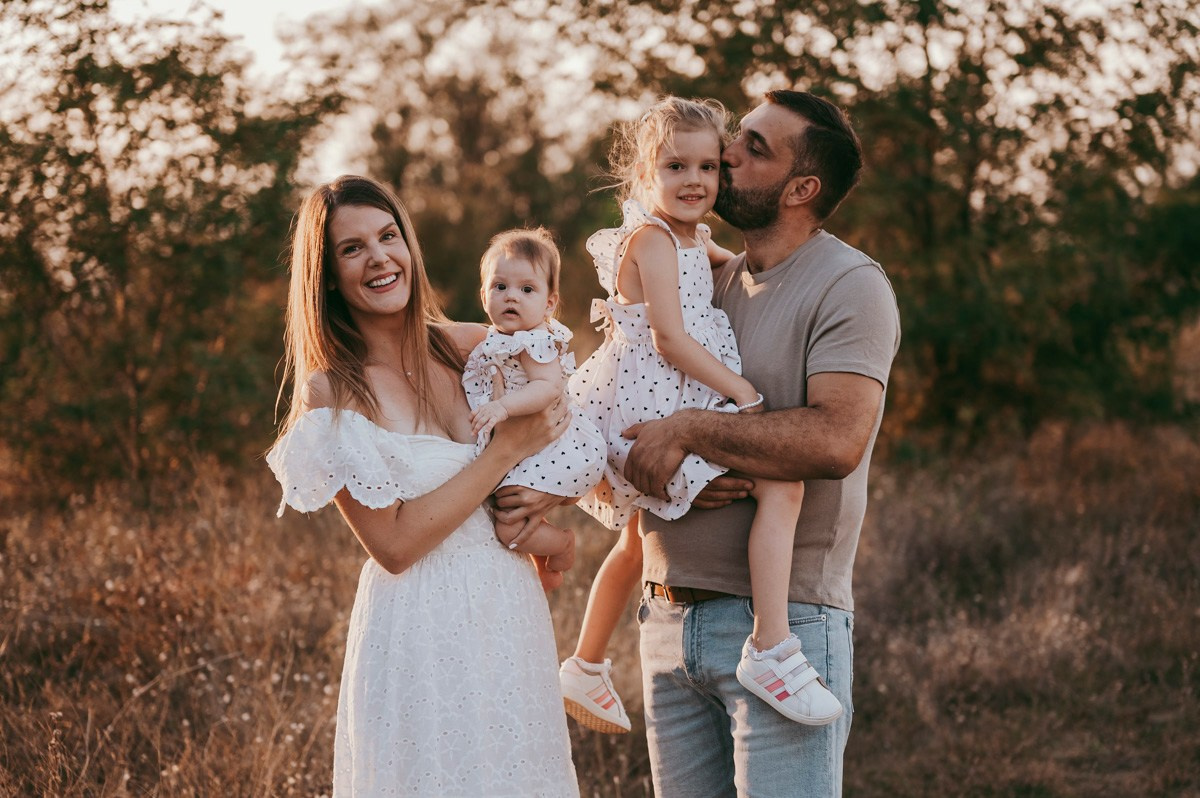 Sonja, Bojan, Nadja i Una / porodicno fotografisanje. Deciji i porodicni fotograf u Beogradu Oksana Skendzic