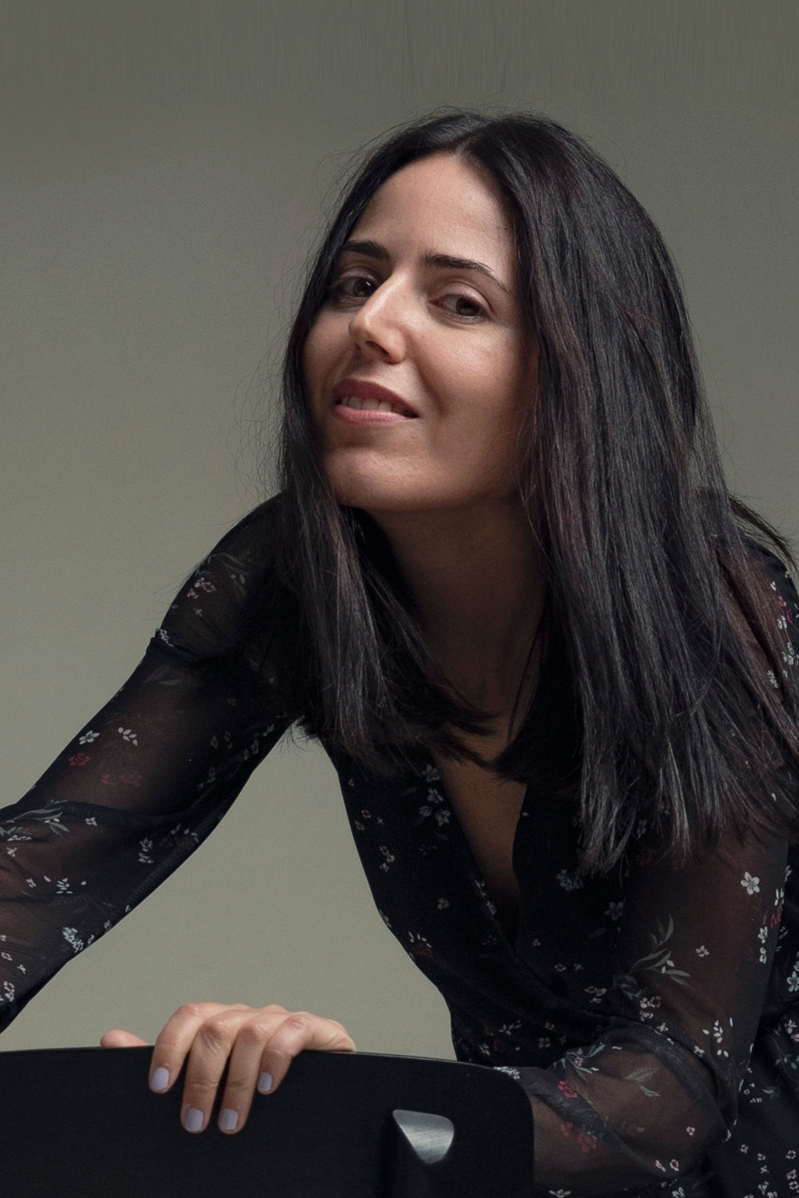 Portraits in studio. Anastasiia Antoniuk portrait, family and couple photographer, Portugal