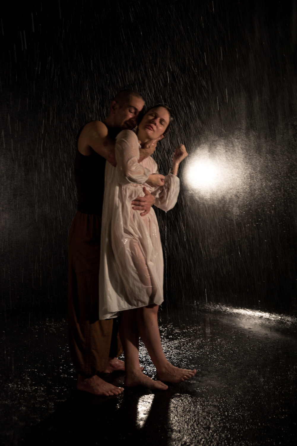 Portraits in studio. Anastasiia Antoniuk portrait, family and couple photographer, Portugal