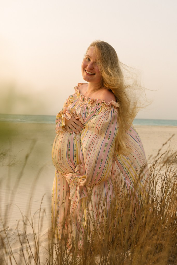 Stella and Ilya pregnancy photoshoot Saadyat. Professional Photographer Abu Dhabi, Dubai — Yulia Ismoilova | 2025