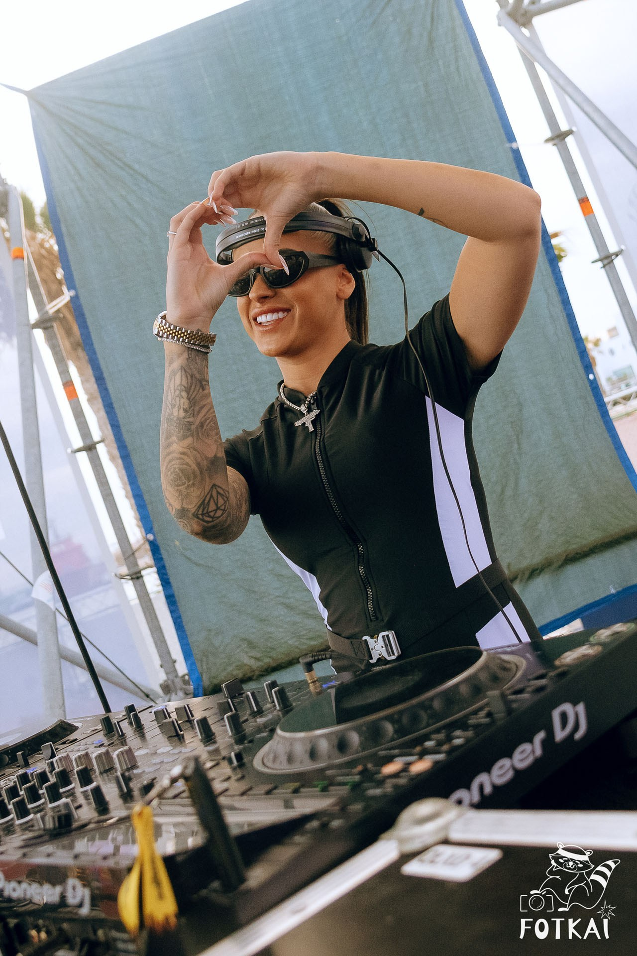 Cariña: La Fiesta 2025 Alicante — fotos del festival LGTBI y drag shows | FOTKAI