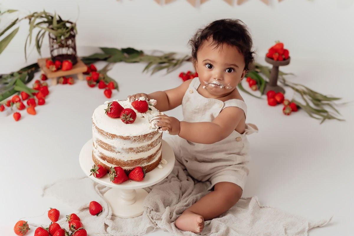 Cakesmash Fotoshooting total Erdbeerisch. Neugeborenenfotografie, Babyfotografie in Düsseldorf und Umgebung