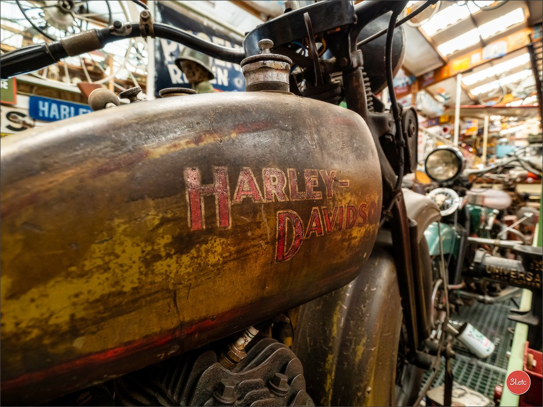 Удивительное место - частный музей старинного хлама - Fahrzeugmuseum. Photographe à Strasbourg | Portraits, Studio, Enfants, Événements