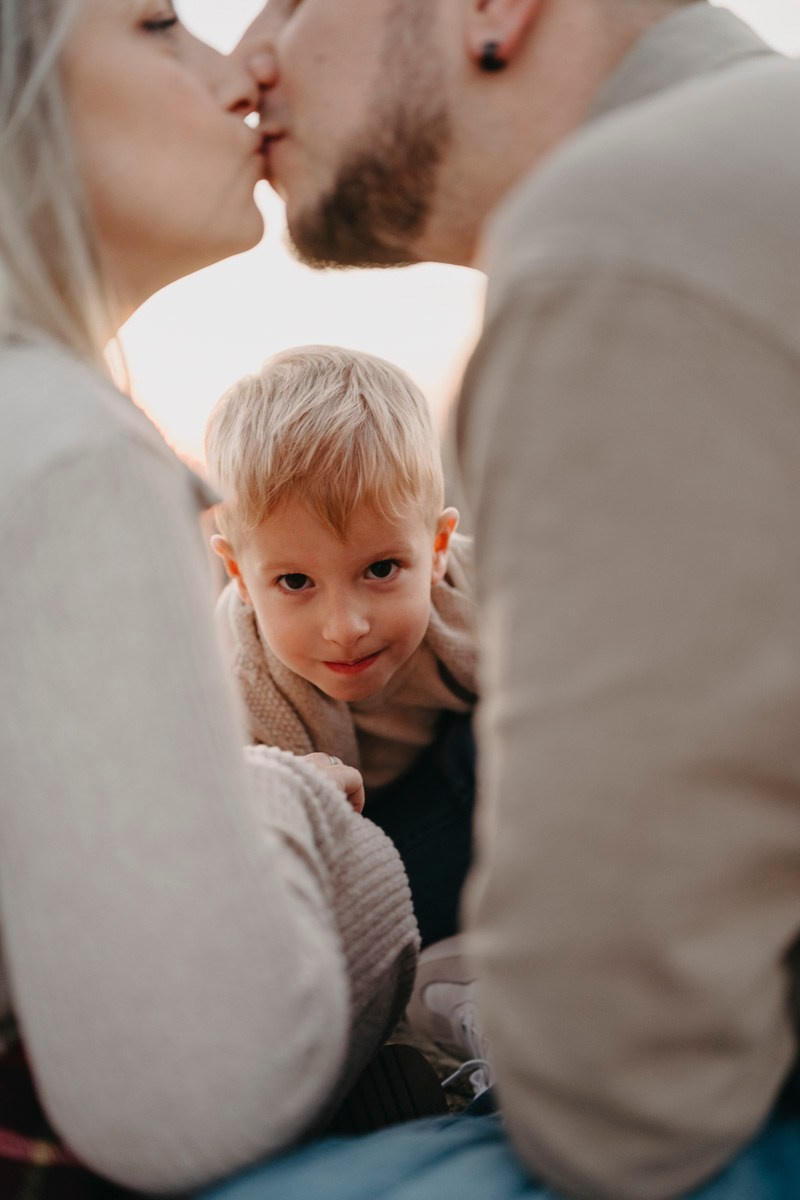 Zlata, Nemanja i Aleksej — porodicno fotografisanje napolju. Deciji i porodicni fotograf u Beogradu Oksana Skendzic