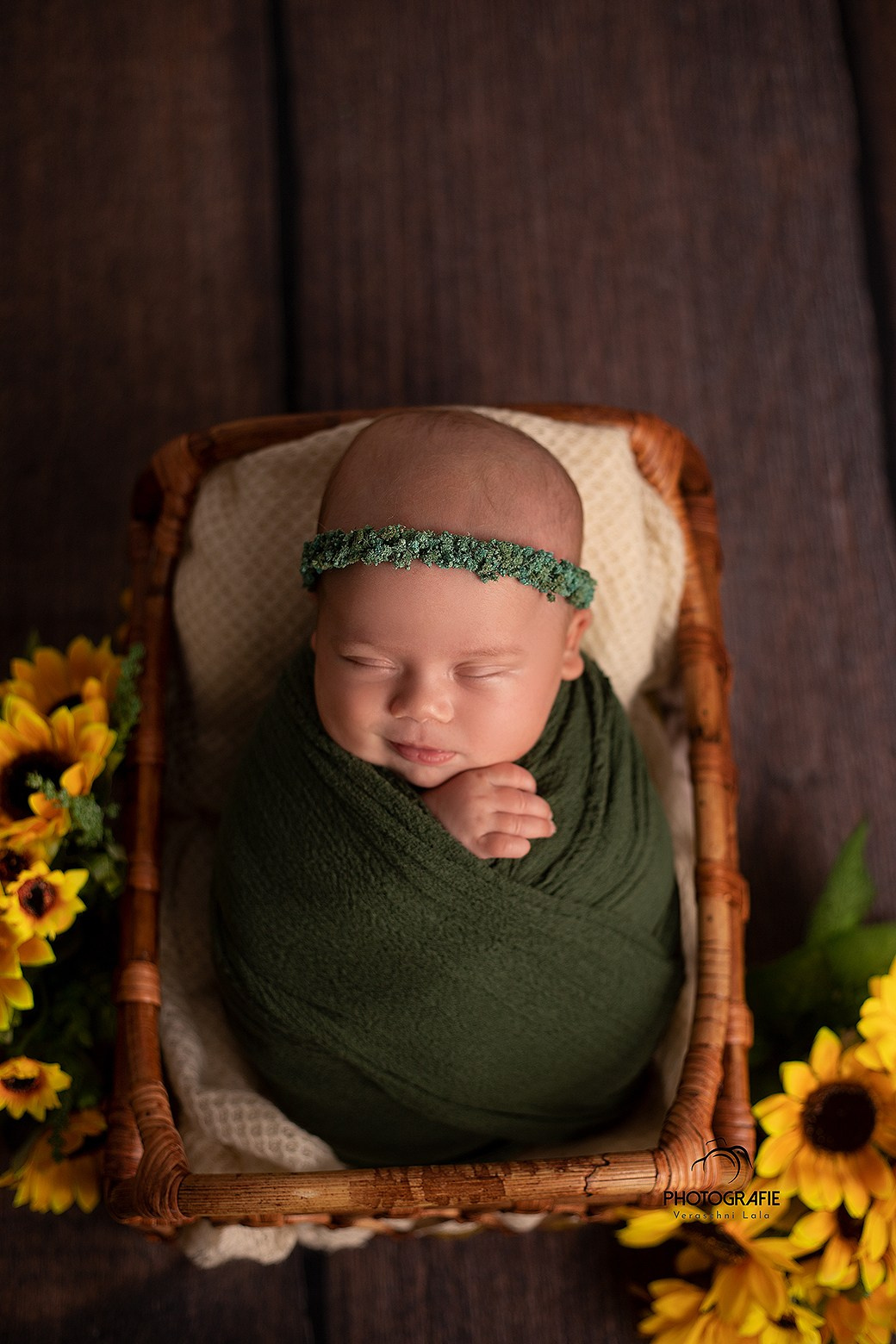Newborn. Neugeboren und Babybauchfotoshooting in Cloppenburg