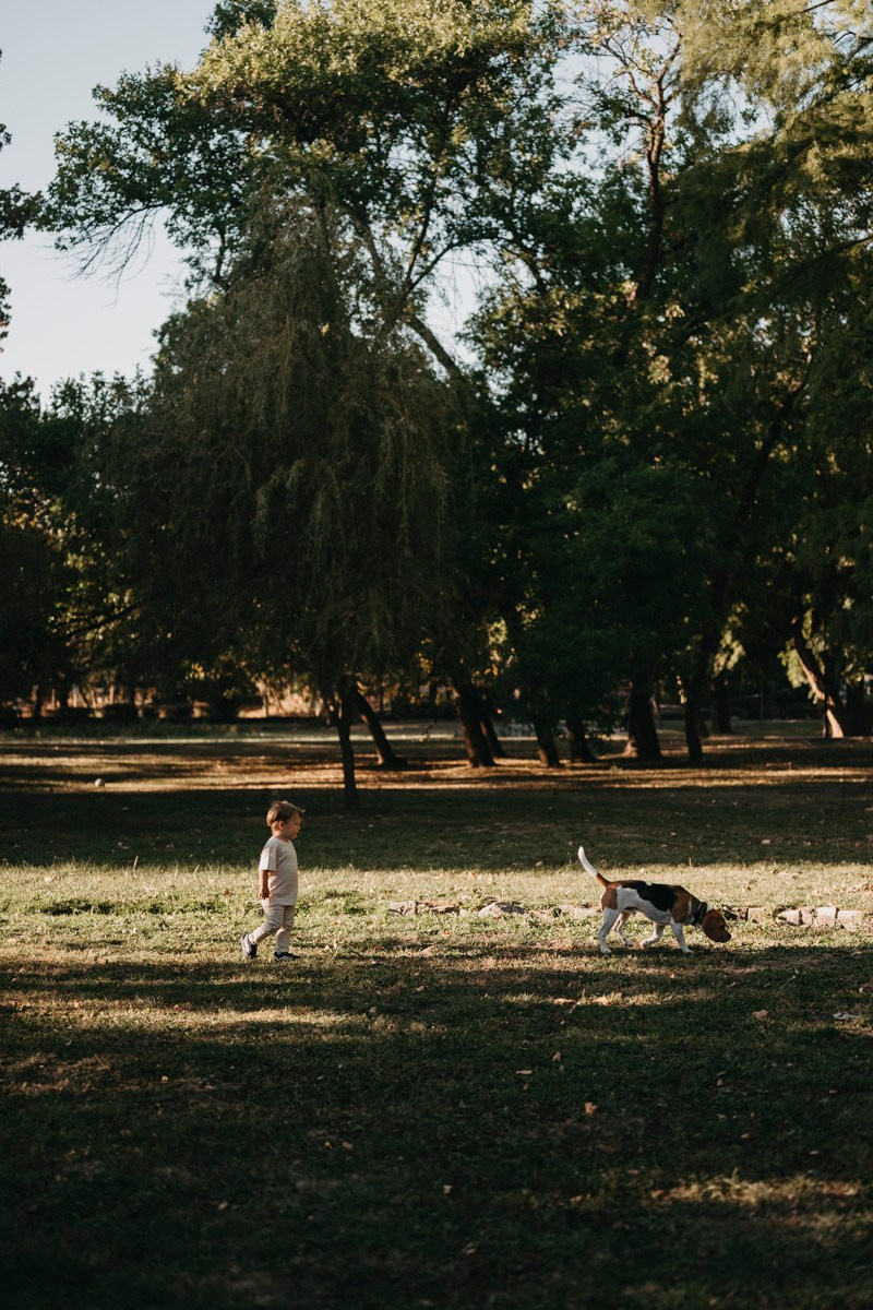 Aleksandra, Lazar, Marin i Leo / porodicno fotografisanje napolju. Deciji i porodicni fotograf u Beogradu Oksana Skendzic