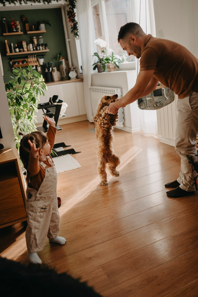 Natasa, Ema i Lazar — porodicno fotografisanje kod kuce. Deciji i porodicni fotograf u Beogradu Oksana Skendzic