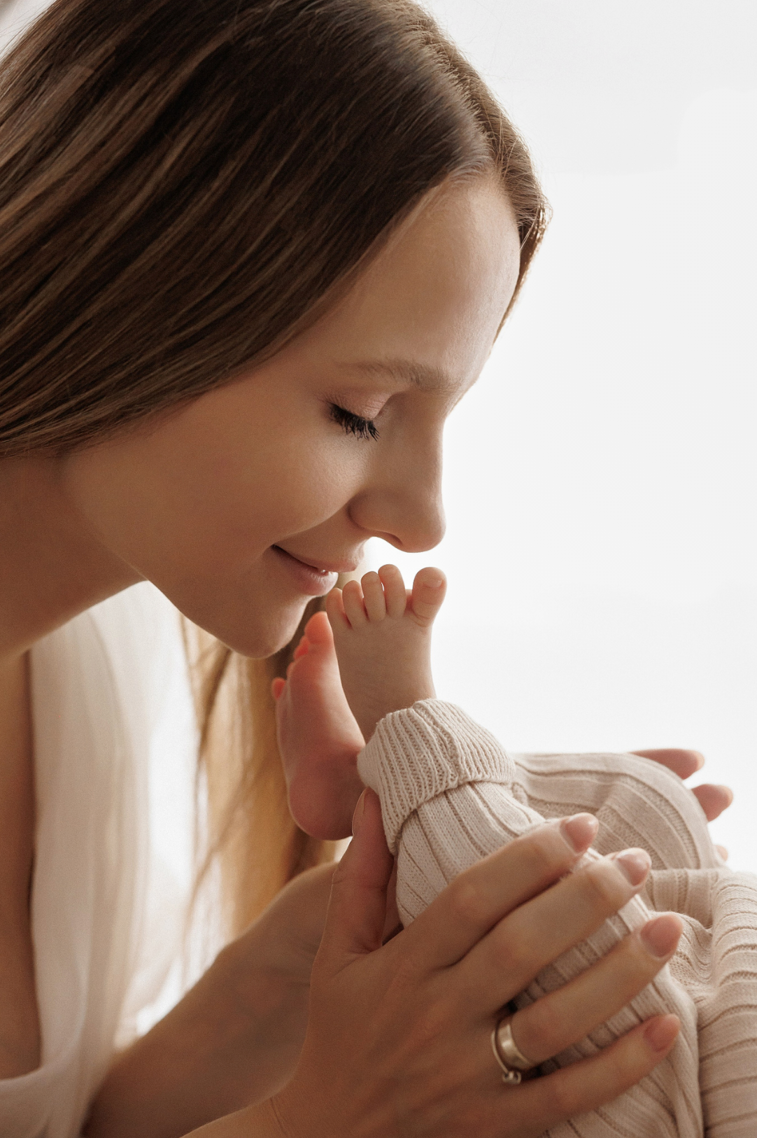 MATERNITY & NEWBORN professional Photography by Irene Chaikeen. Irene Chaikeen | Maternity and newborn photoshoot in Essex/London