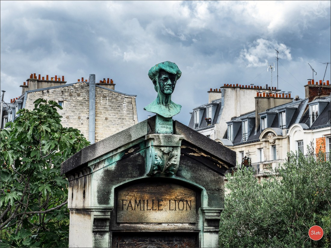 Saint-Vensant cemetery in Paris near Montmartre. Photographe à Strasbourg | Portraits, Studio, Enfants, Événements