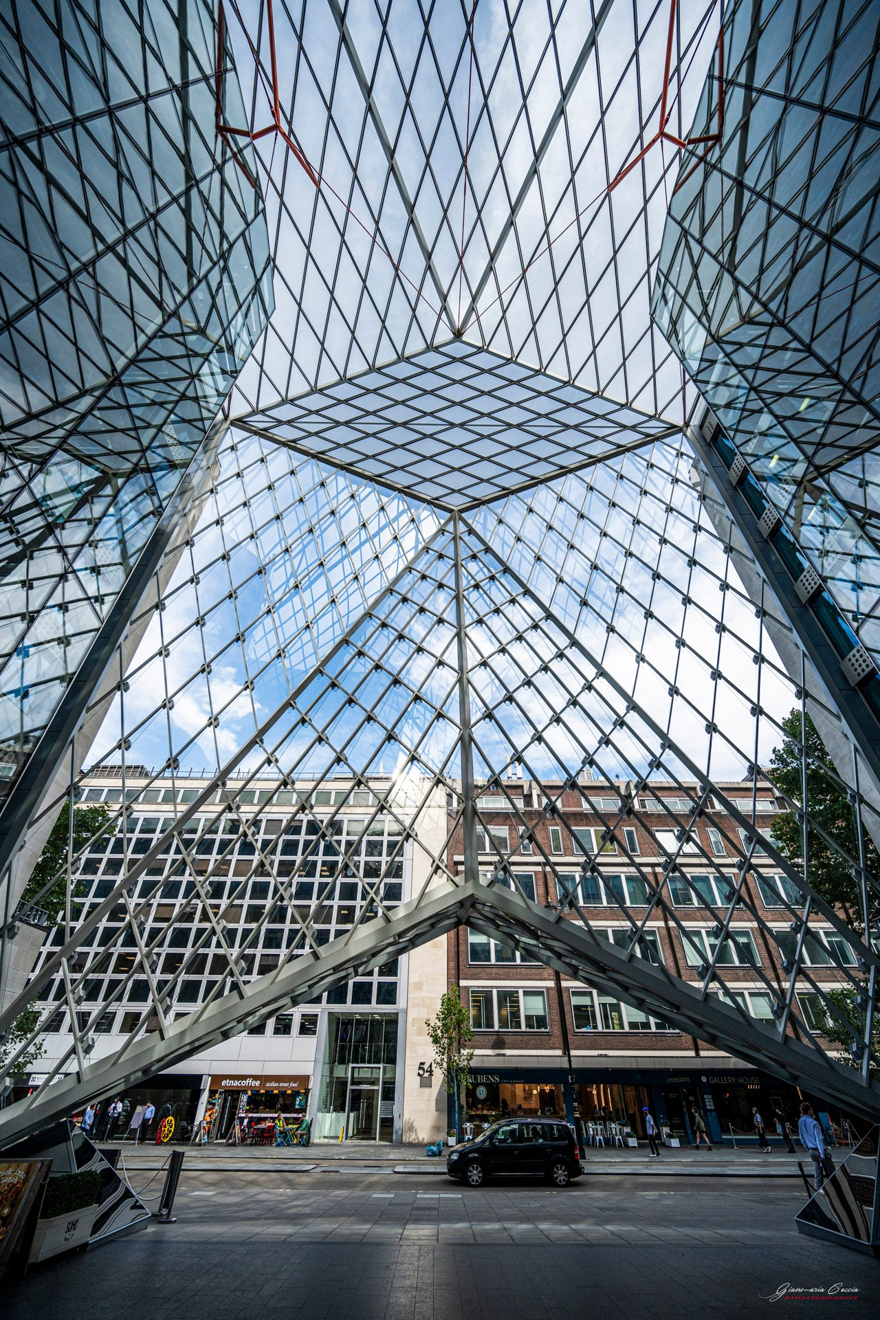 Londra. “Gianmaria Coscia fotografo per passione”