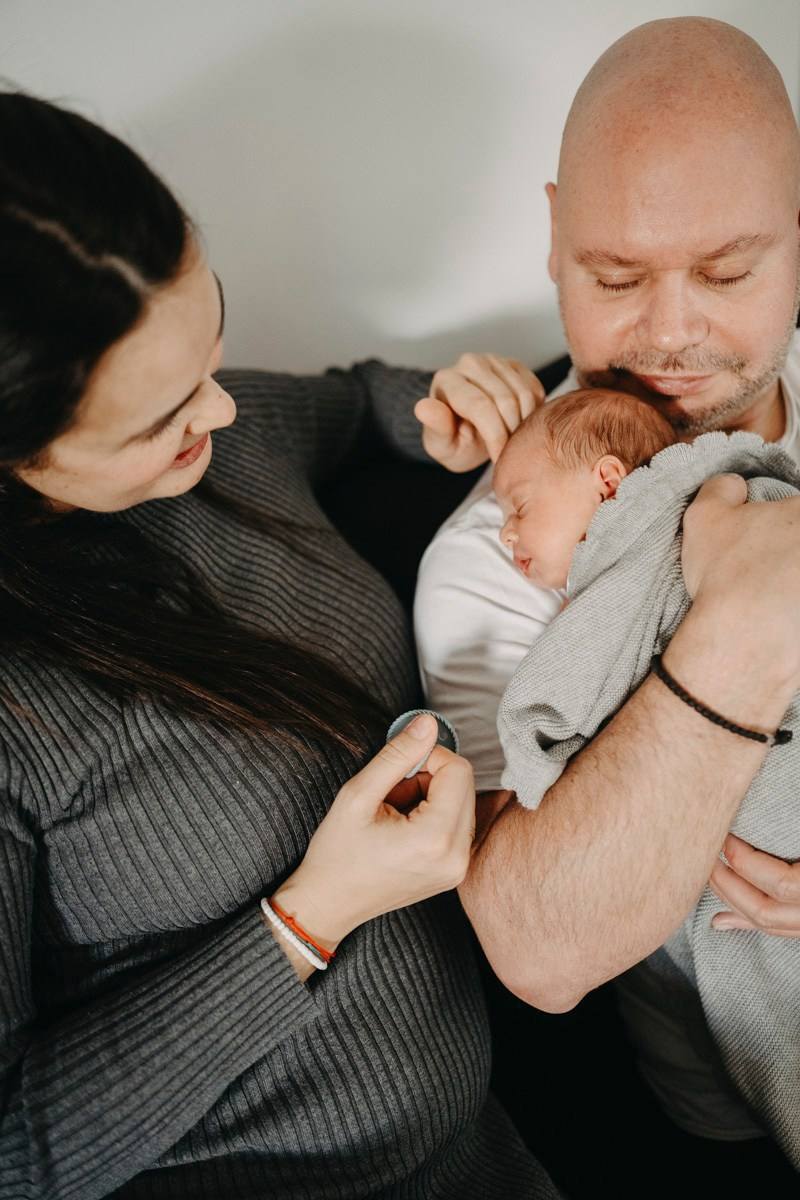 Kad je ljubav postala jos veca — porodicno fotografisanje kod kuce. Deciji i porodicni fotograf u Beogradu Oksana Skendzic