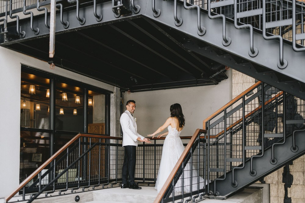 Първи танц младоженци сватбен прием емоционален момент романтична атмосфера България