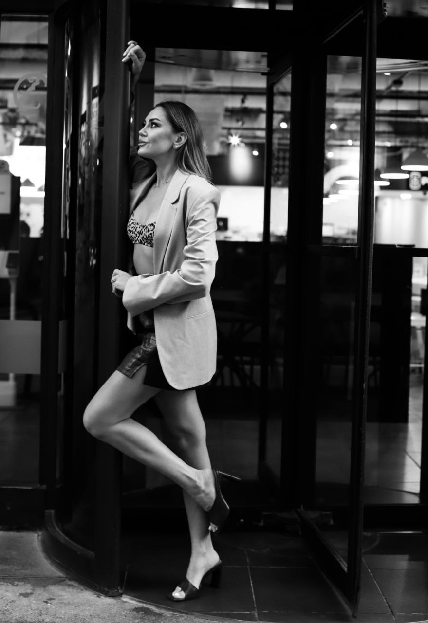 Street shoot with Yulia. VALERIIA VIUNOVA individual shooting\love story\event\brand