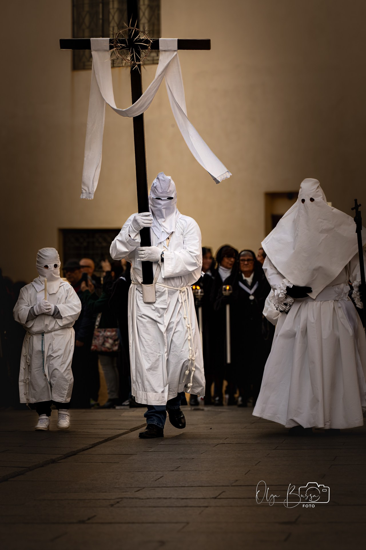 Settimana Santa. Olga Manukhina fotografo in Sardegna