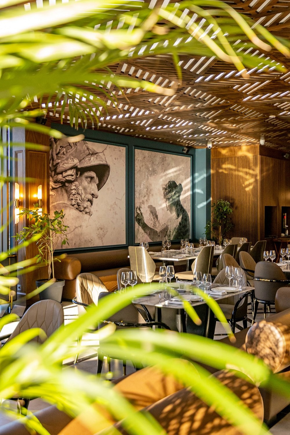 Senate Restaurant & Lounge. Главная