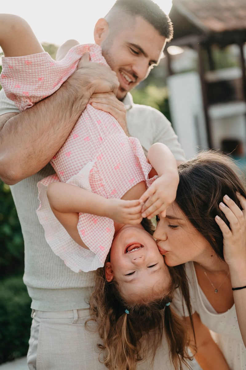 Jelena, Milos, Lena i Viktor / porodicno fotografisanje. Deciji i porodicni fotograf u Beogradu Oksana Skendzic