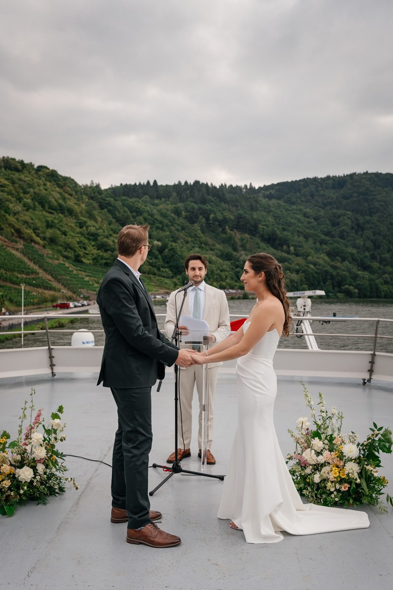 Wedding on a Boat on Mosel River in Beilstein. Wedding photographer & videographer in Germany and Frankfurt | Denis Mirosnik