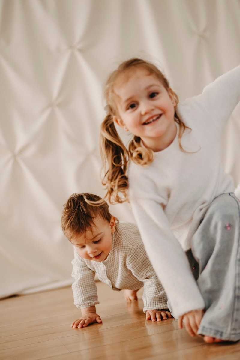 Miljana, Danka i Ilija — fotografisanje MAMINO. Deciji i porodicni fotograf u Beogradu Oksana Skendzic
