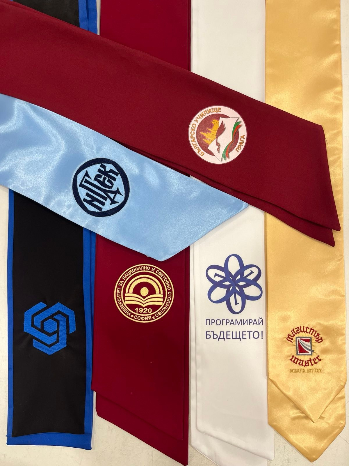 Академични тоги и шапки за университети | Официално облекло|togiishapki.bg. 🎓 Togiishapki.bg — Тоги и академични шапки за дипломиране на студенти, ученици и деца