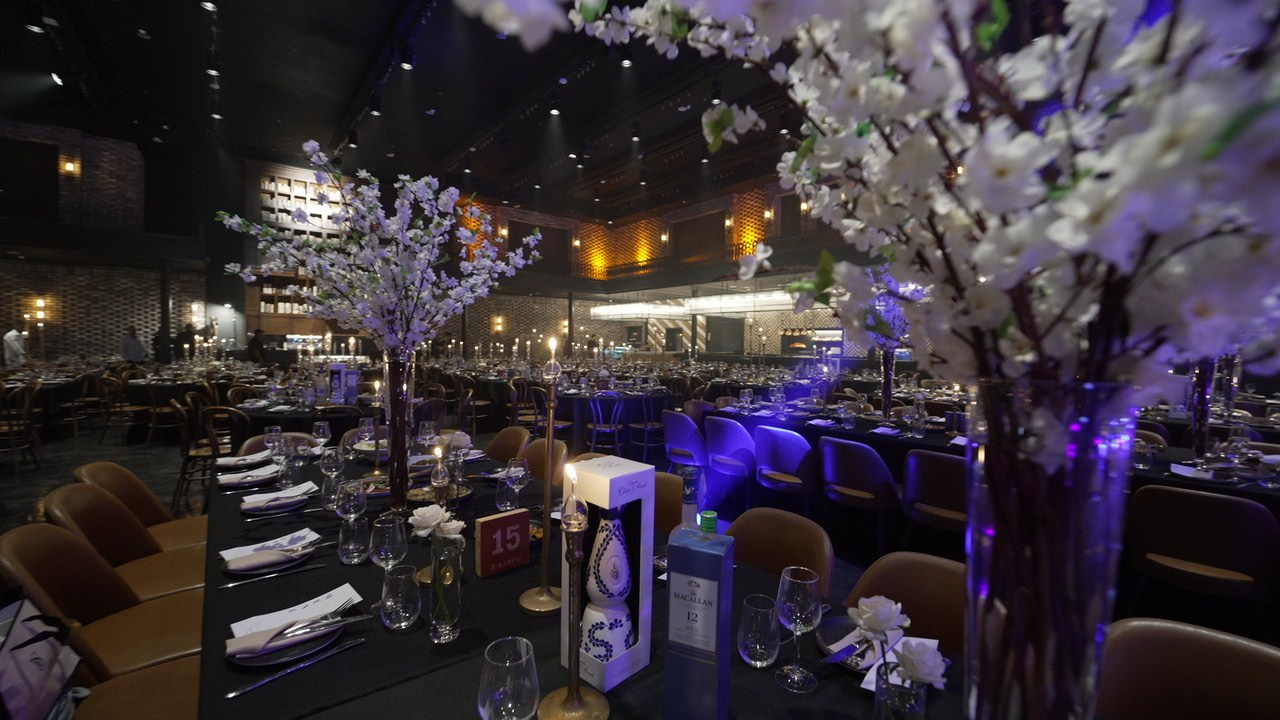 VIA / BASICO. Wedding and events photographers Studio Shalom