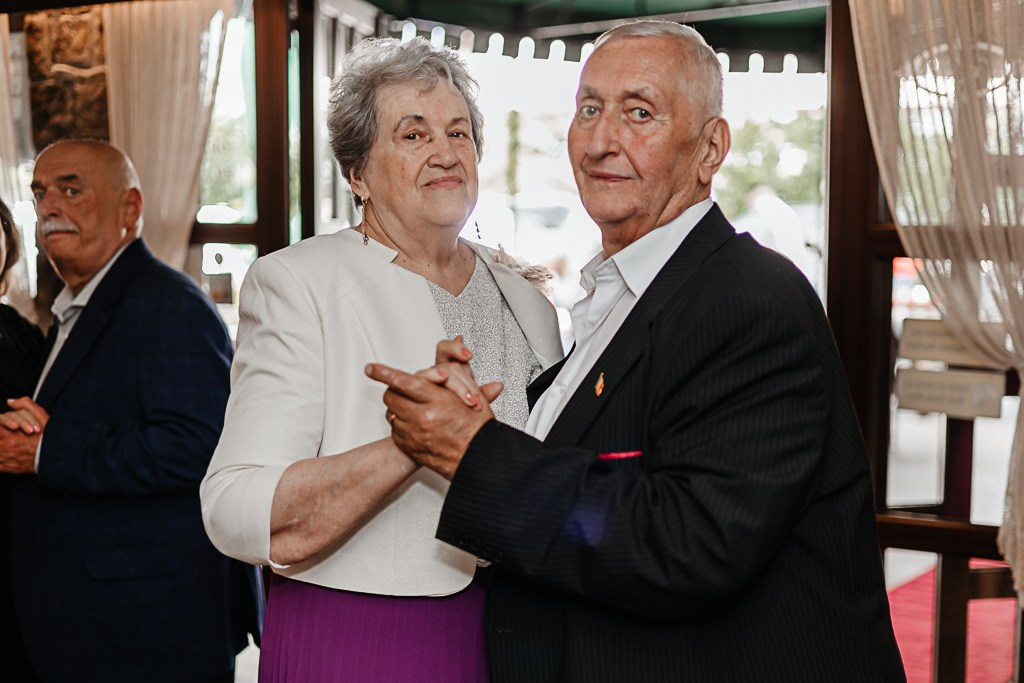 Nuntă de aur. FotoACTIV.ro - Imaginea ta contează