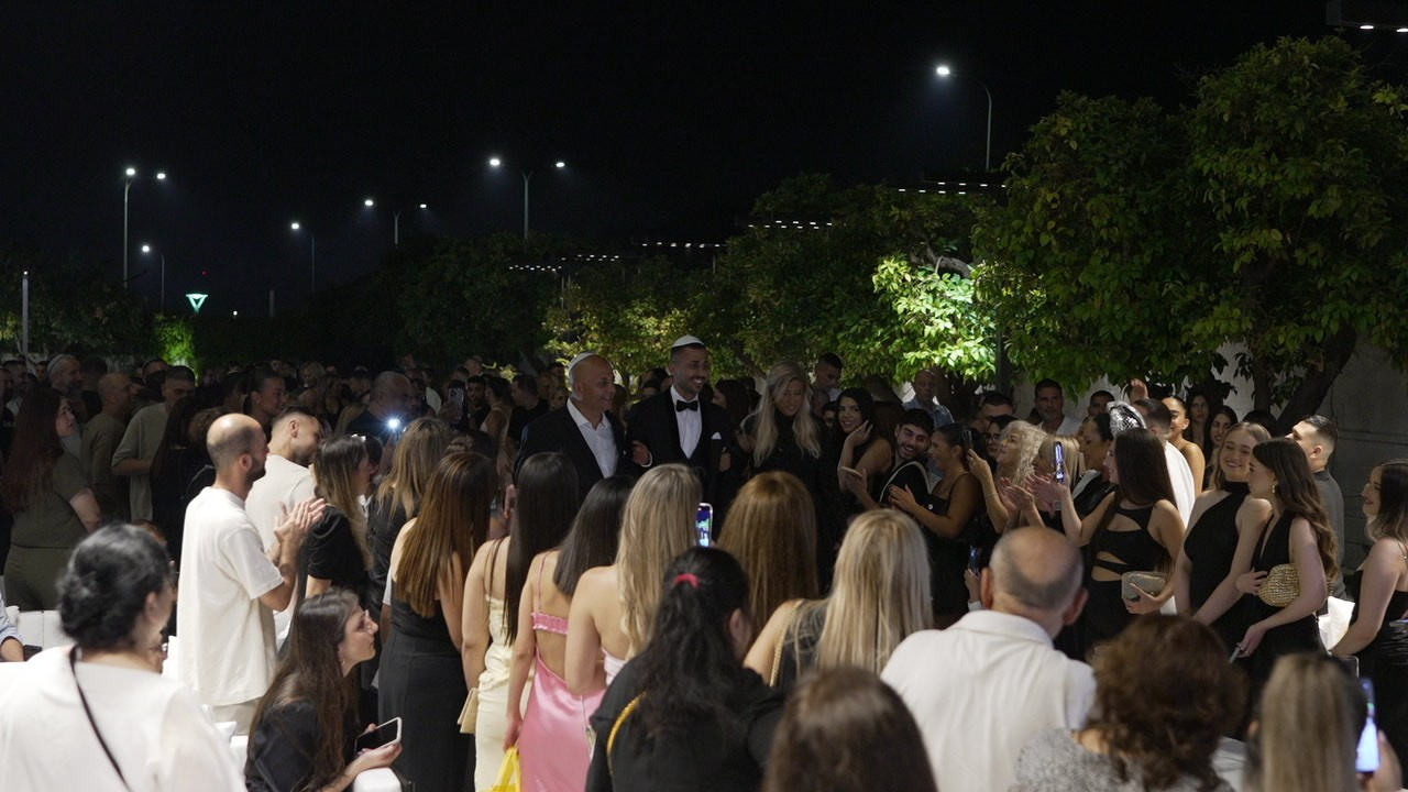 VIA / BASICO. Wedding and events photographers Studio Shalom