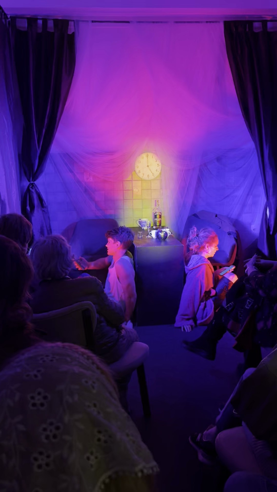 Фоторепортаж вистави у Будві. Портретний фотограф Альона Новгородцева