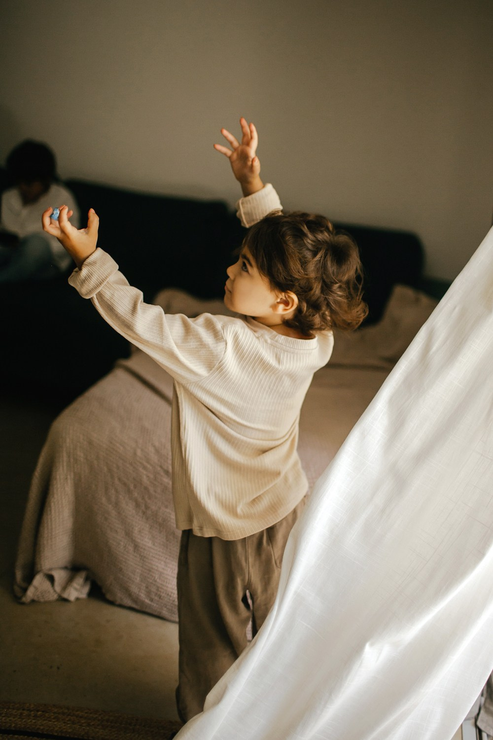 Mom&daughter at home. Family photographer in Israel
