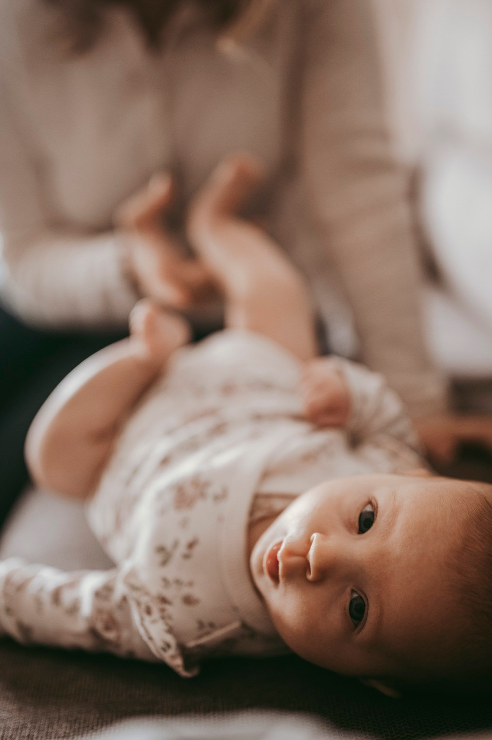 Porodicno fotografisanje sa bebom kod kuce / Ivana Miroslav i Nadica. Deciji i porodicni fotograf u Beogradu Oksana Skendzic
