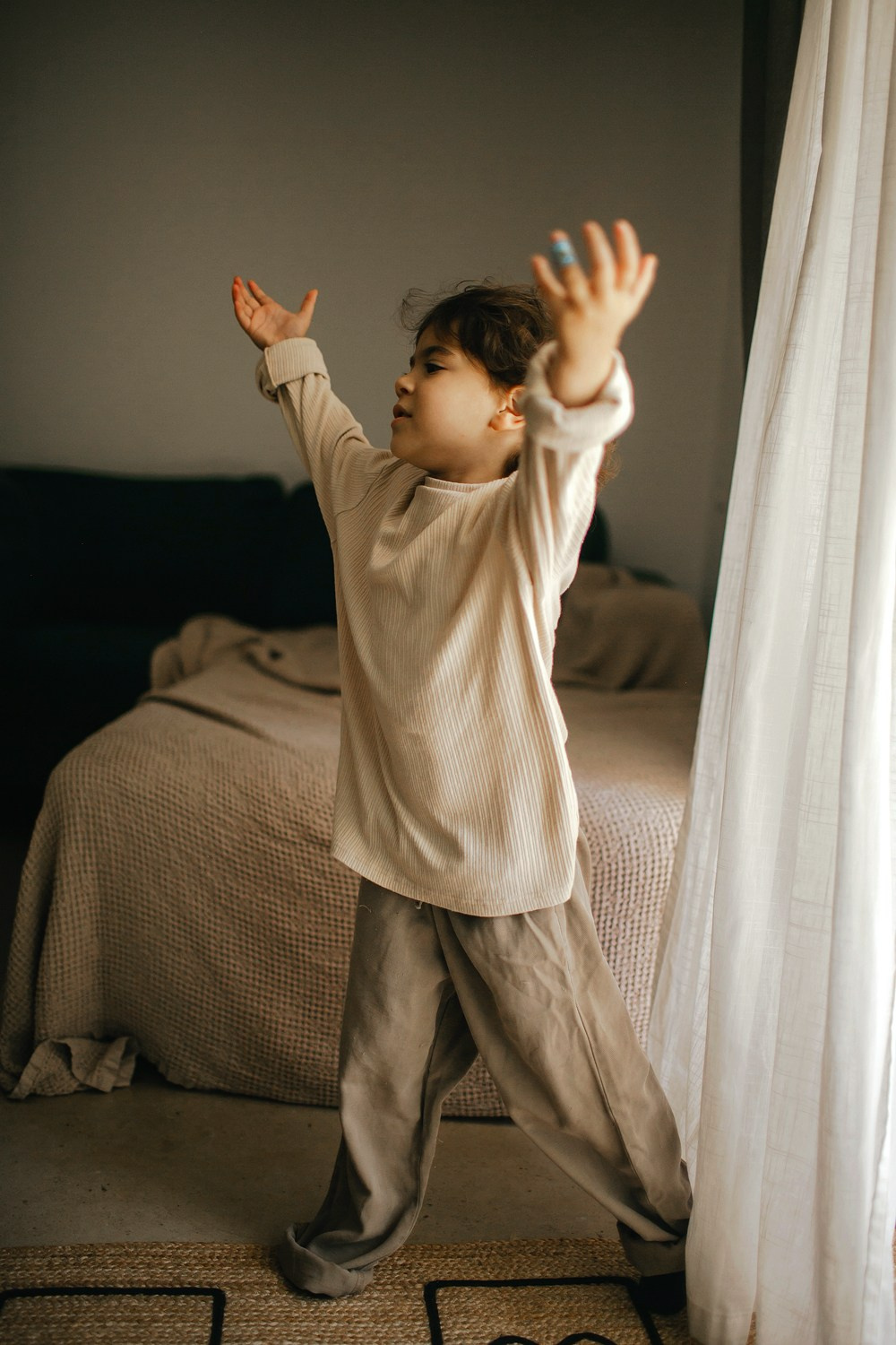 Mom&daughter at home. Family photographer in Israel