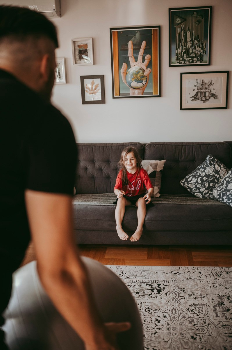 Dobro dosao, Jakove / porodicno fotografisanje kod kuce. Deciji i porodicni fotograf u Beogradu Oksana Skendzic