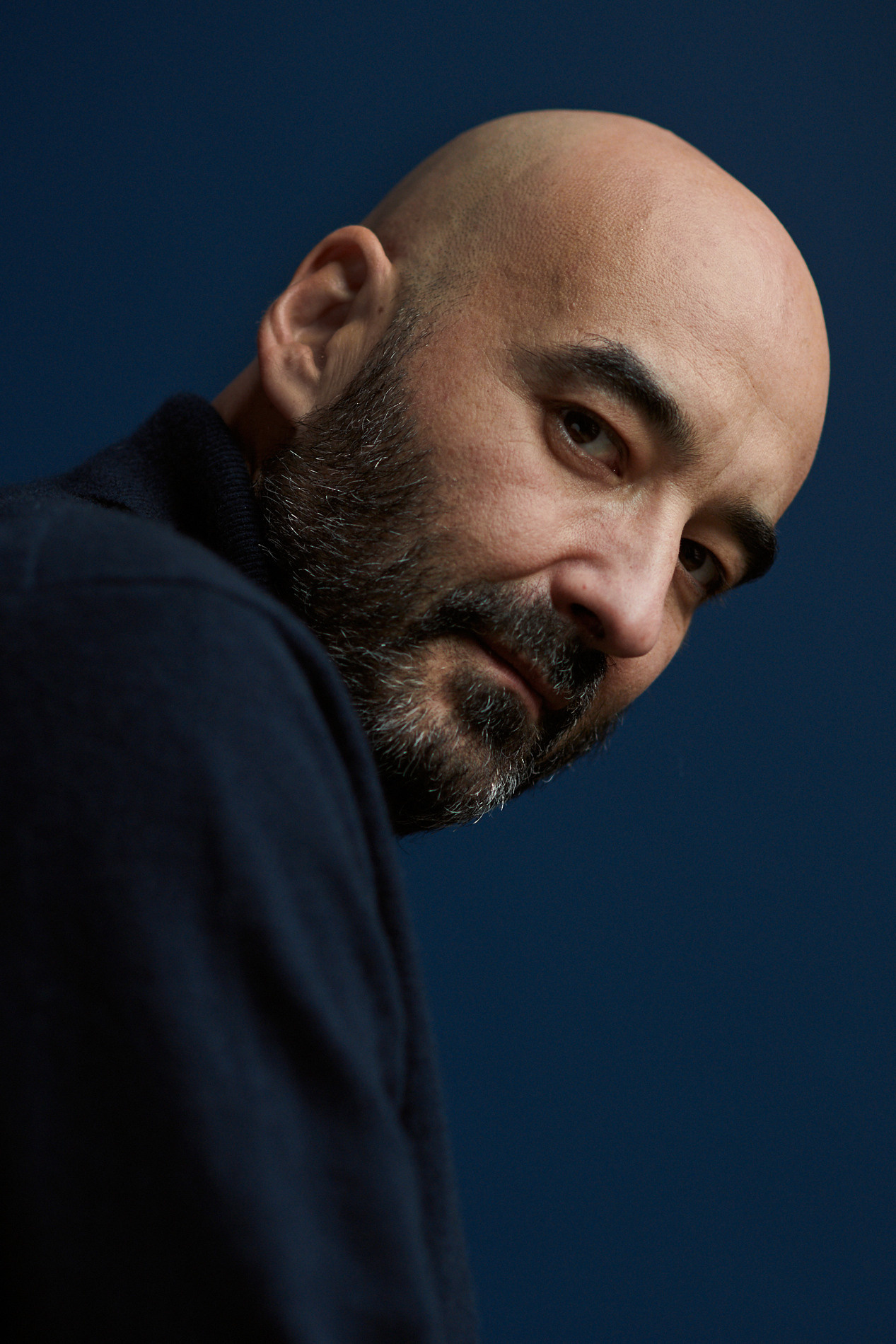 Photo portrait in the daylight of one of the writers for Netflix.