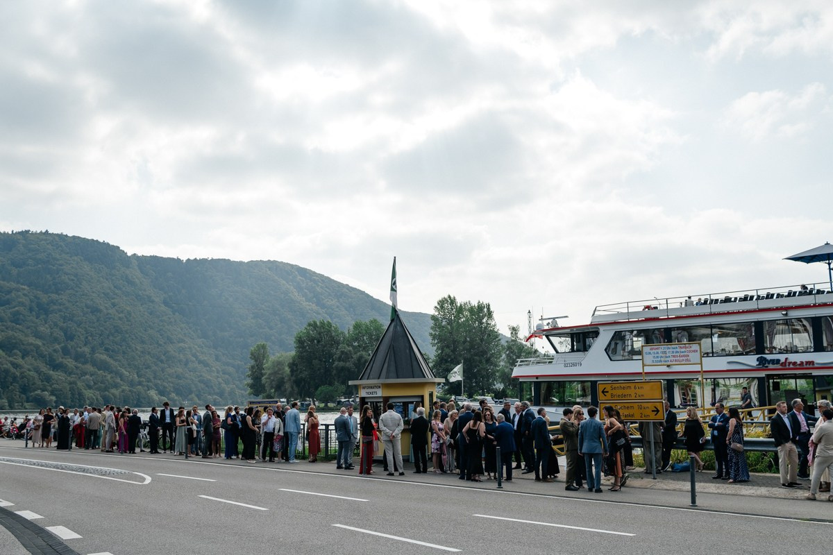 Wedding on a Boat on Mosel River in Beilstein. Wedding photographer & videographer in Germany and Frankfurt | Denis Mirosnik