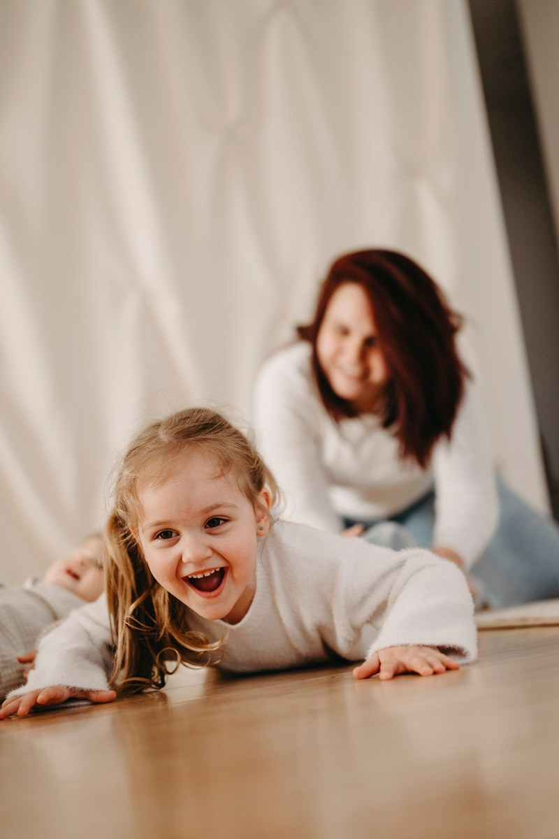 Miljana, Danka i Ilija — fotografisanje MAMINO. Deciji i porodicni fotograf u Beogradu Oksana Skendzic