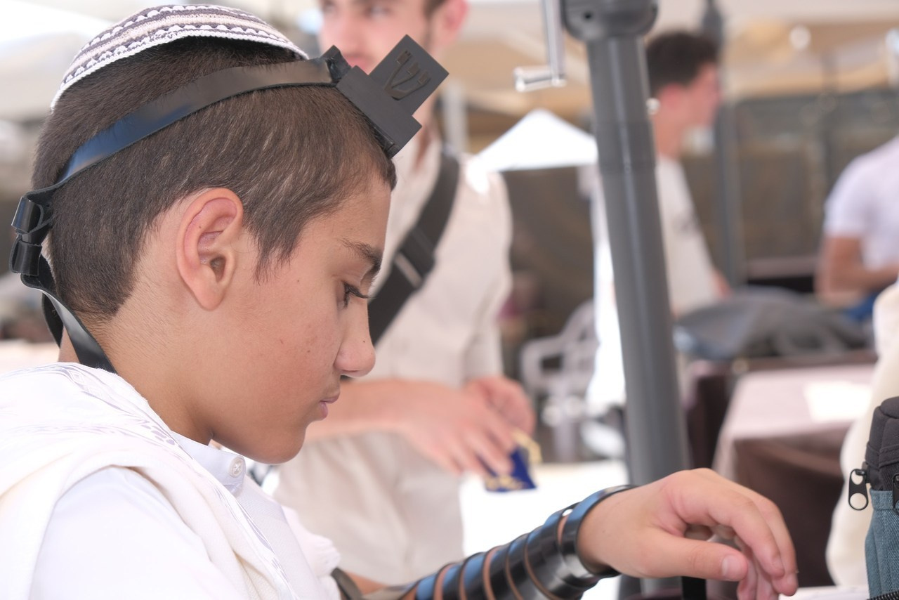 Feedback. Middle East Photo Agency צלם & מגנטים צלם מקסים פולק