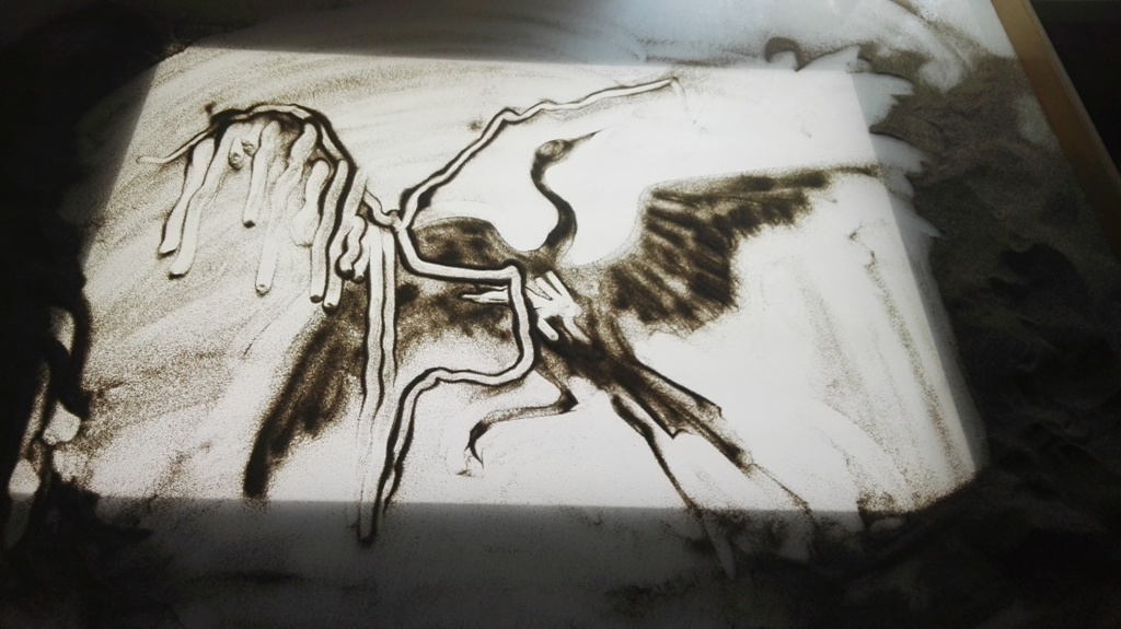 Kathrin Kovshova artbykovshova sand animation Dubai UAE artist