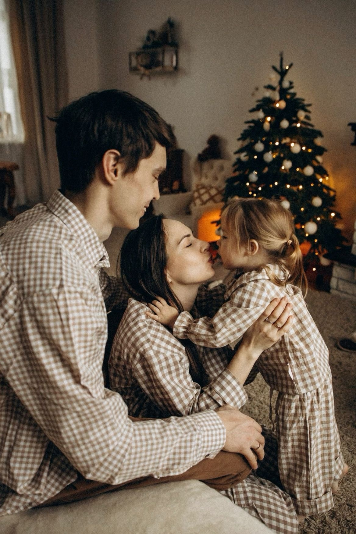 IDEEN FÜR KLEIDUNG FÜR EIN WEIHNACHTSFOTOSHOOTING. Фотограф Лейпциг