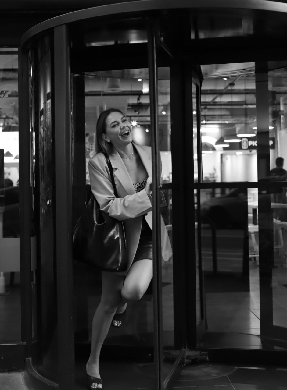 Street shoot with Yulia. VALERIIA VIUNOVA individual shooting\love story\event\brand