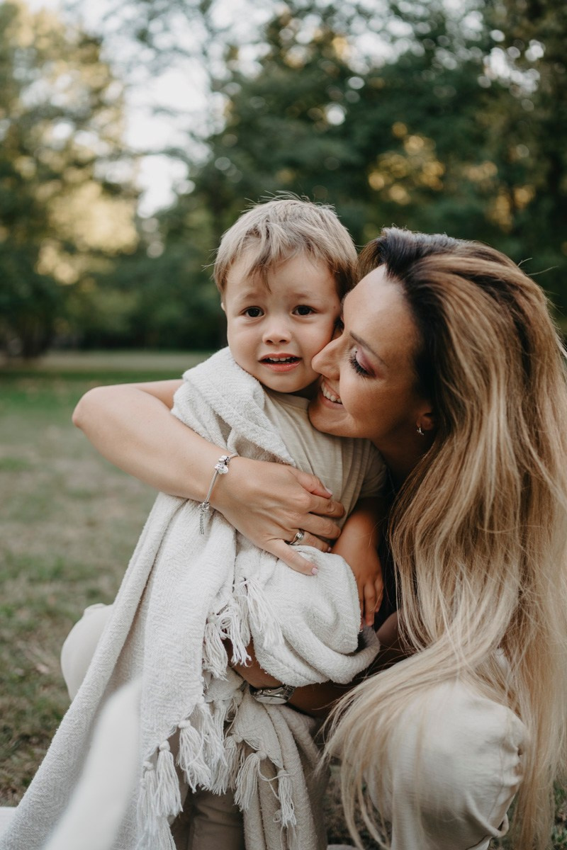 Aleksandra, Lazar, Marin i Leo / porodicno fotografisanje napolju. Deciji i porodicni fotograf u Beogradu Oksana Skendzic