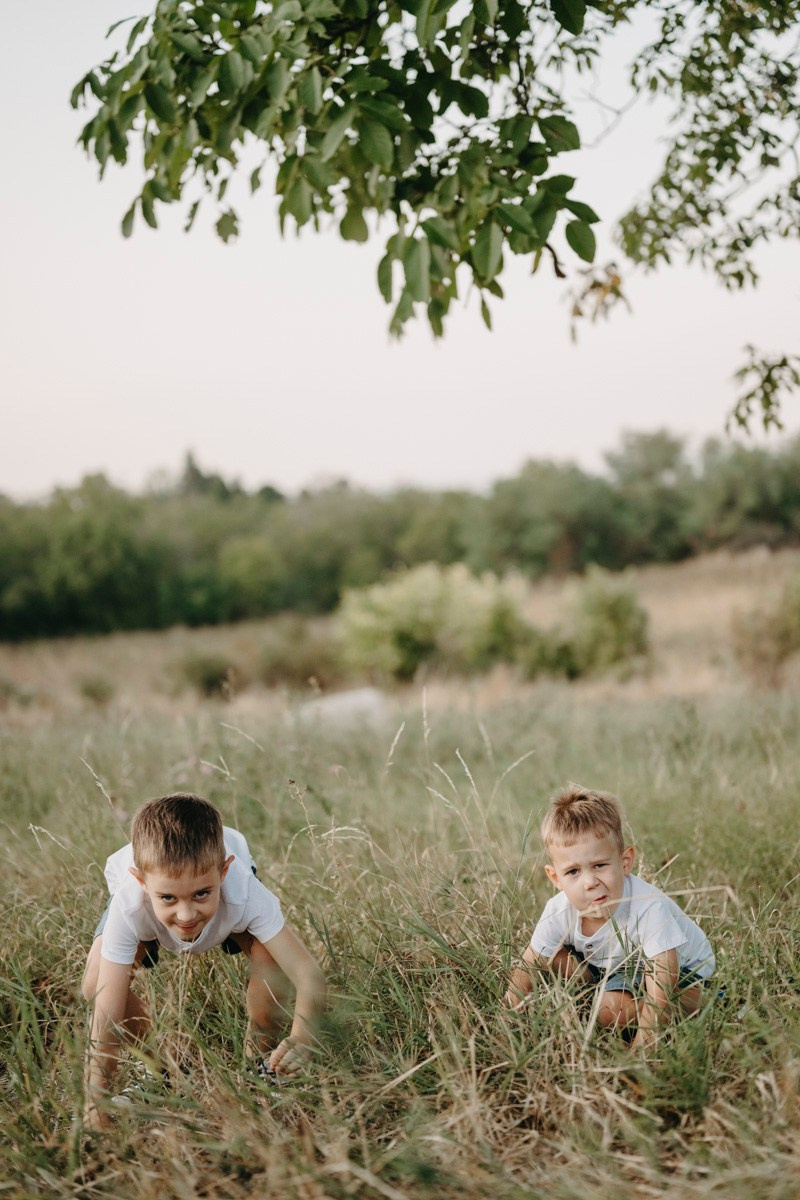 Basici / porodicno fotografisanje u prirodi. Deciji i porodicni fotograf u Beogradu Oksana Skendzic